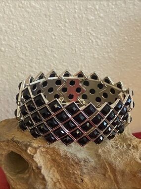 5/$10❤️❤️❤️ 90s Black Faceted Acrylic SilverTone Lattice Stretch Bracelet